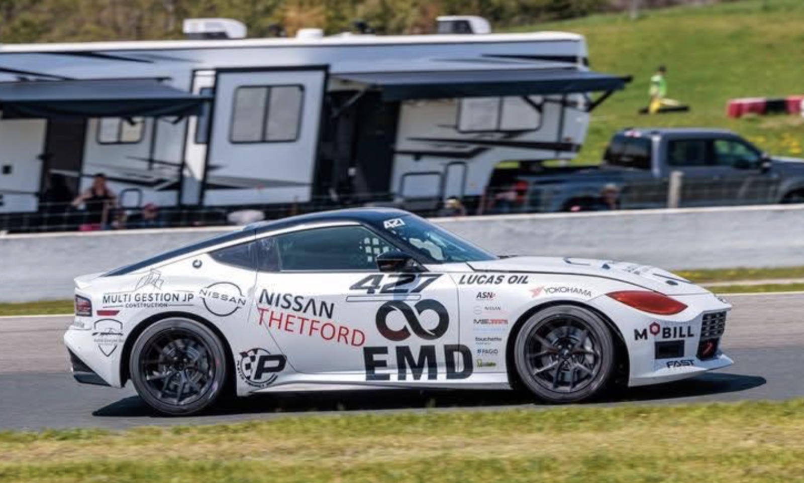 Nissan Z #427 — livrée EMD